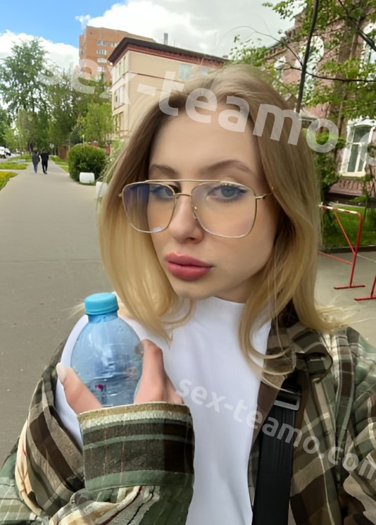 Инга привлекательная девушка из Хрустального цена от 3000 руб