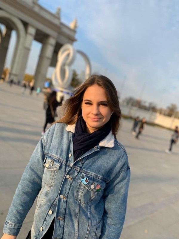 Надежда привлекательная девушка из Хрустального цена от 3500 руб