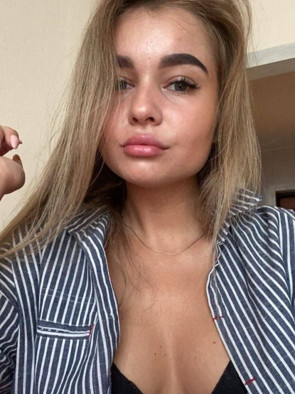 Аманда привлекательная девушка из Хрустального цена от 3500 руб