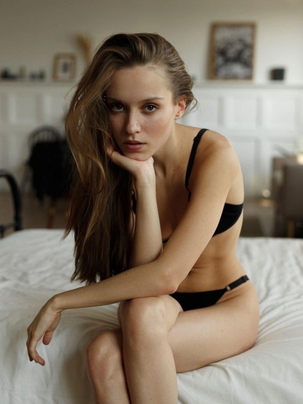 Света привлекательная девушка из Хрустального цена от 8000 руб